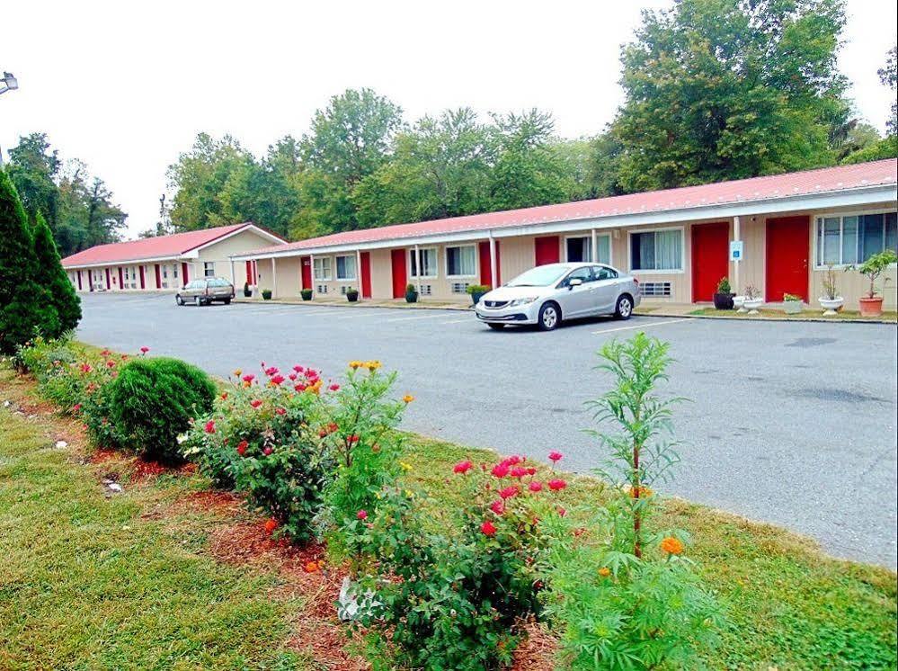 Red Carpet Inn Duncannon New Buffalo エクステリア 写真